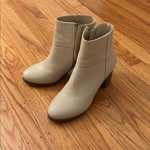 Thursday Boot Company Daisy Modern Boot in Cream 8 S98